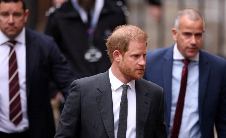 Prințul Harry cere despăgubiri de 440.000 de lire sterline pentru conversațiile telefonice piratate. Cum decurge procesul