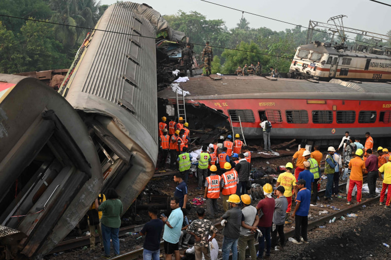 Polițiștii din India au deschis o anchetă de „moarte prin neglijență”, după ce 275 de persoane au murit în urma accidentului feroviar