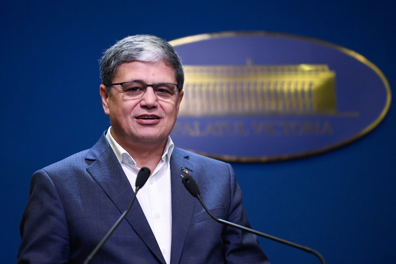 Ministrul Marcel Boloș: ‘Astăzi am virat banii’/Mii de persoane primesc câte 2.000 de lei pe carduri