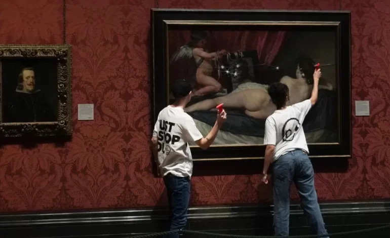 VIDEO. Act de vandalism la Galeria Națională din Londra. Doi protestatari au spart sticla care proteja tabloul „The Rokeby Venus”, pictat de Diego Velazquez