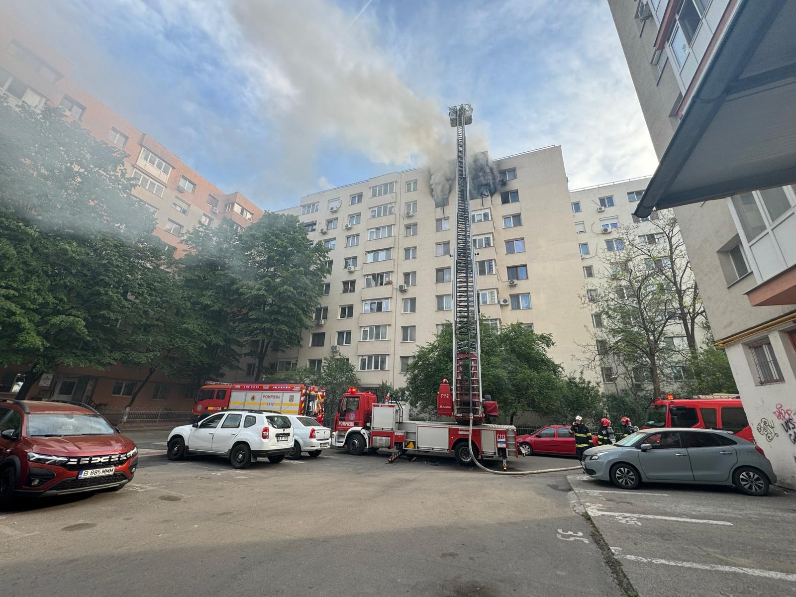 Doi oameni au murit din cauza unui incendiu puternic din București.
